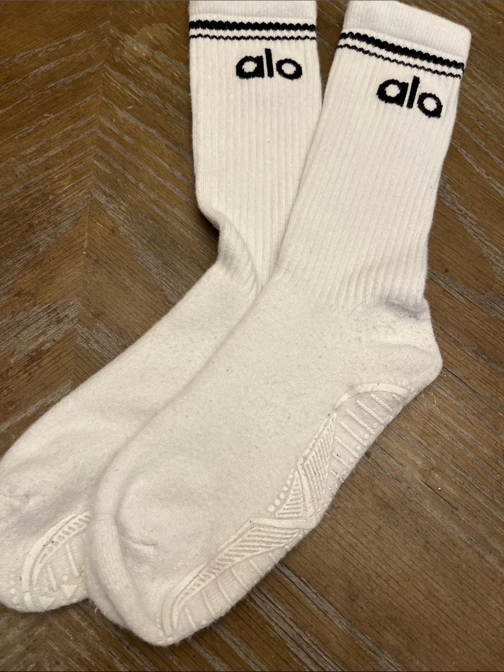 Alo Performance Crew Socks in White with Black Logo Barre Grip Preloved